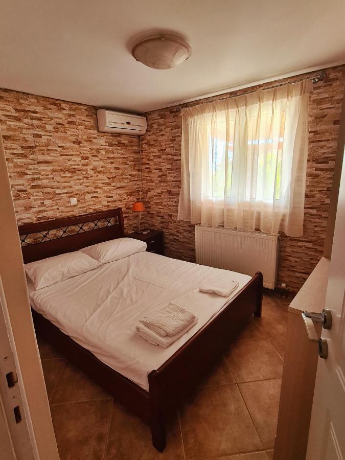 Guesthouse Petrothalassa ปอร์โตเฮลี ภายนอก รูปภาพ